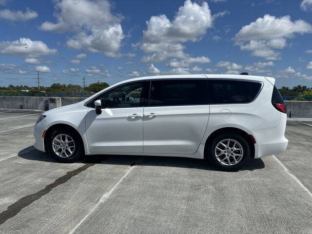 2023 Chrysler Voyager LX