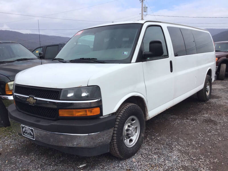 2017 Chevrolet Express Passenger LS's photo