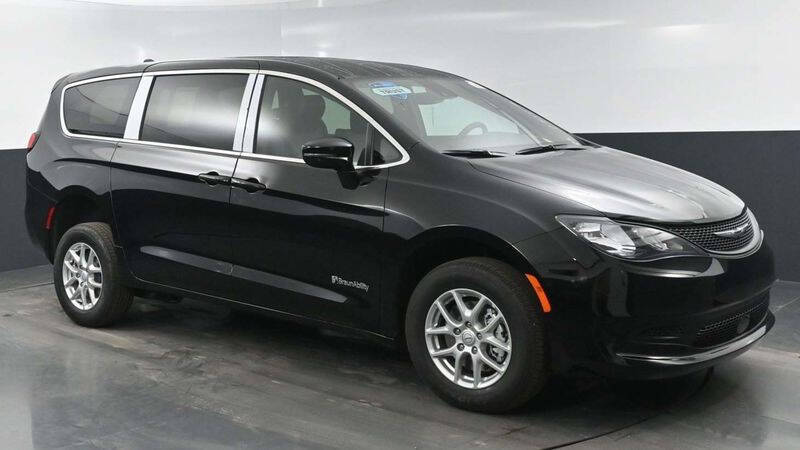 2025 Chrysler Voyager LX