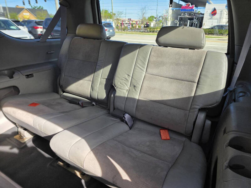 2004 Toyota Sequoia SR5