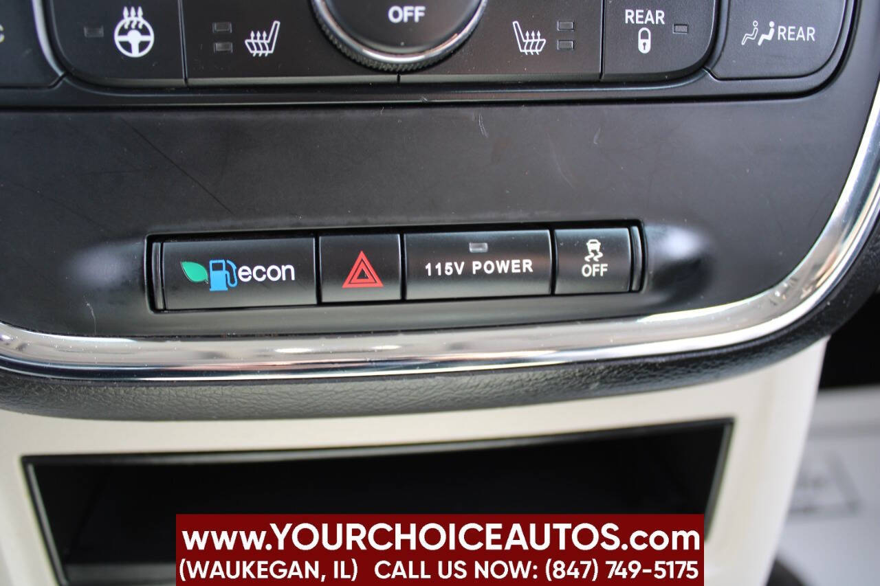 ChryslerTown and Country29