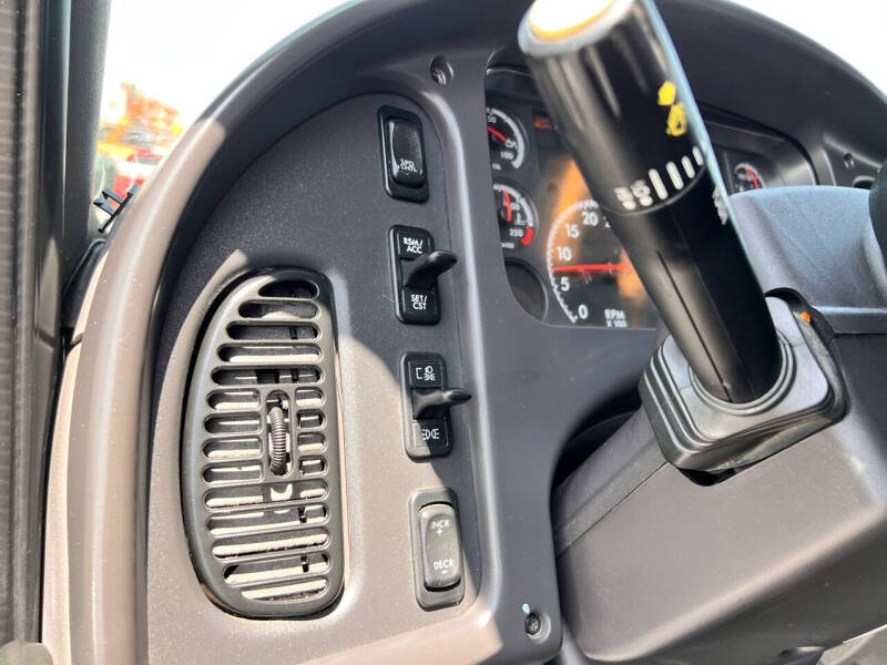 2017 Freightliner M2 106