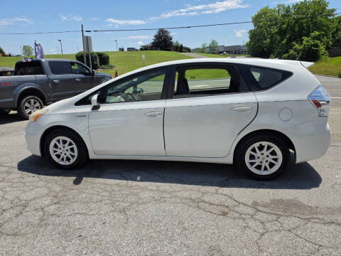 2014 Toyota Prius v Three