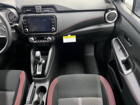 2025 Nissan Versa SR