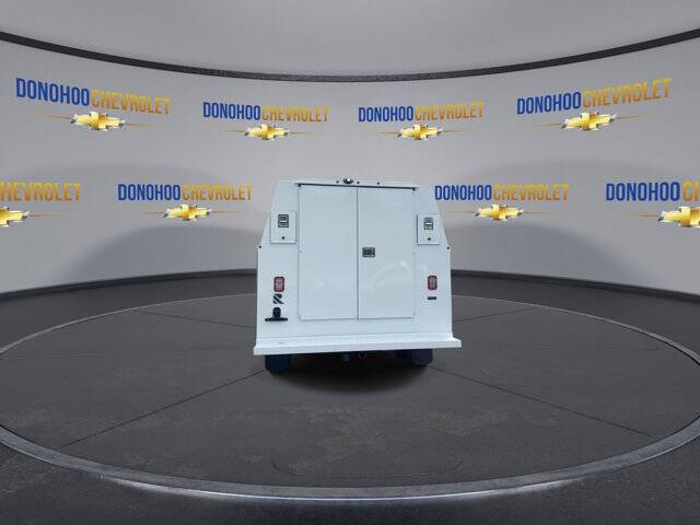 2025 Chevrolet Express 3500