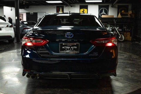 2020 Toyota Camry Hybrid SE