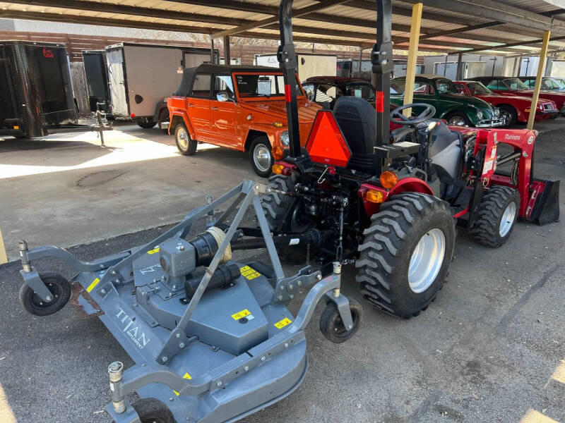 2022 Mahindra 26XLT