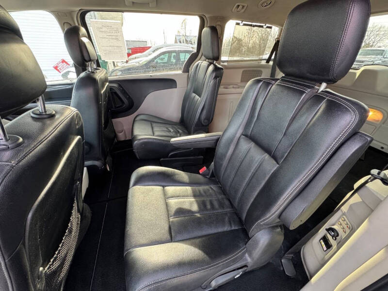 2012 Chrysler Town and Country Touring-L