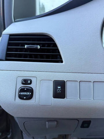 2014 Toyota Sienna LE 7-Passenger