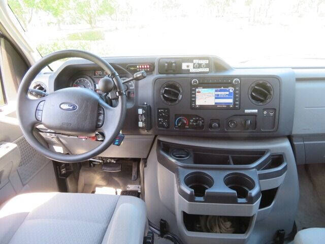 2011 Ford E-Series E-350 SD XLT