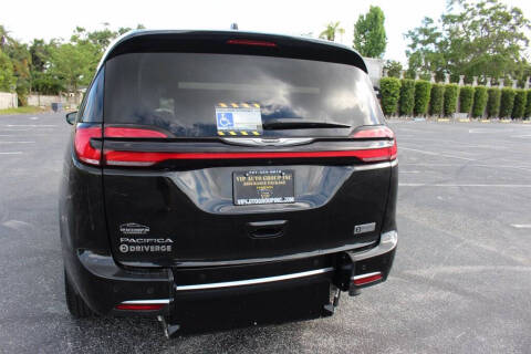 2022 Chrysler Pacifica Touring L