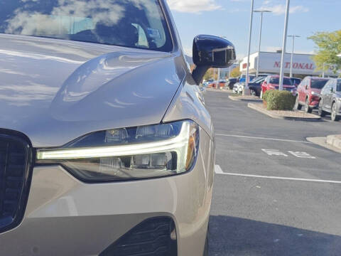 2025 Volvo XC60 B5 Core Dark Theme