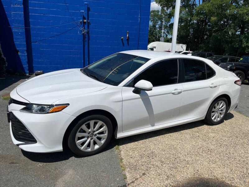 2019 Toyota Camry LE's photo