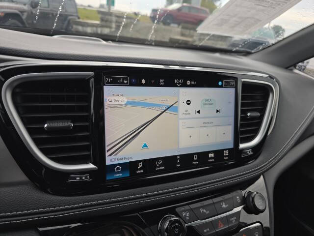 2023 Chrysler Pacifica Plug-In Hybrid Limited