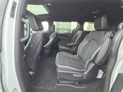 2023 Chrysler Pacifica Plug-In Hybrid Limited