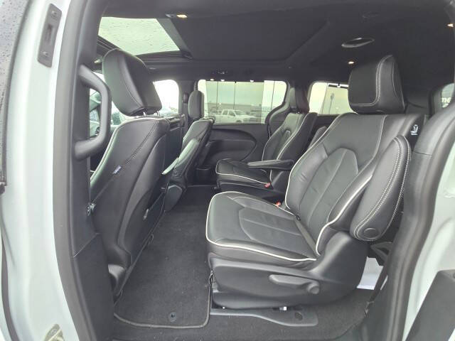 2023 Chrysler Pacifica Plug-In Hybrid Limited