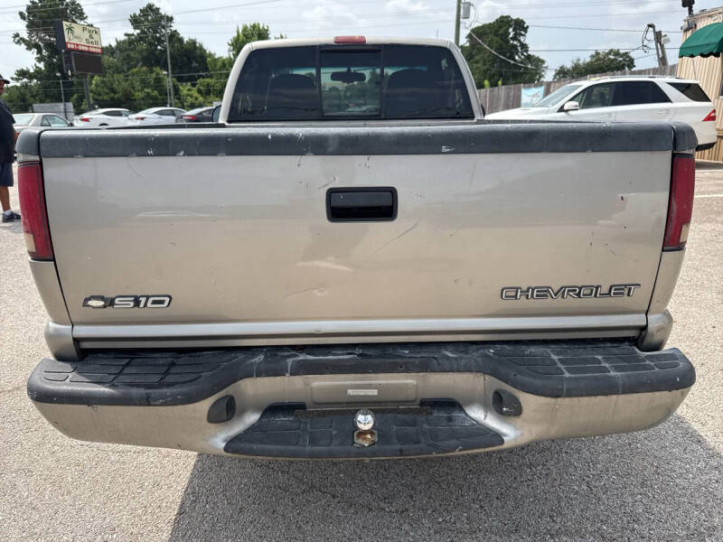2000 Chevrolet S-10 LS