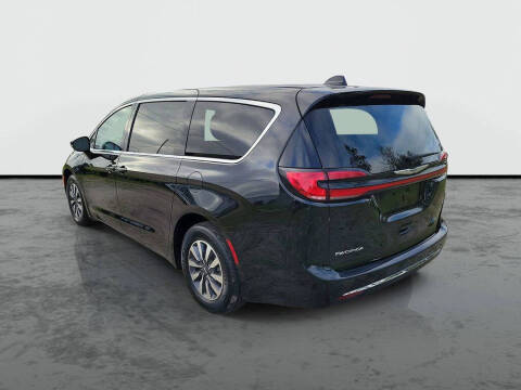 2024 Chrysler Pacifica Plug-In Hybrid Select