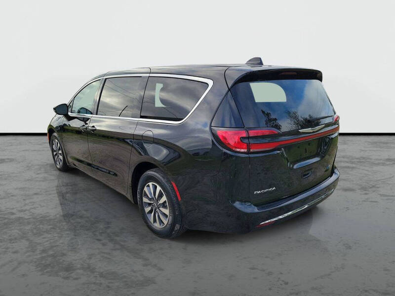 2024 Chrysler Pacifica Plug-In Hybrid Select
