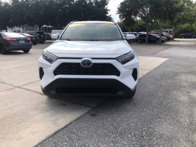 2020 Toyota RAV4 LE's photo