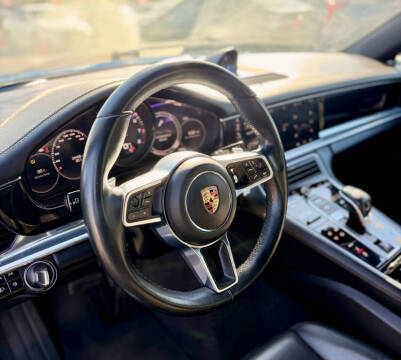 2017 Porsche Panamera 4
