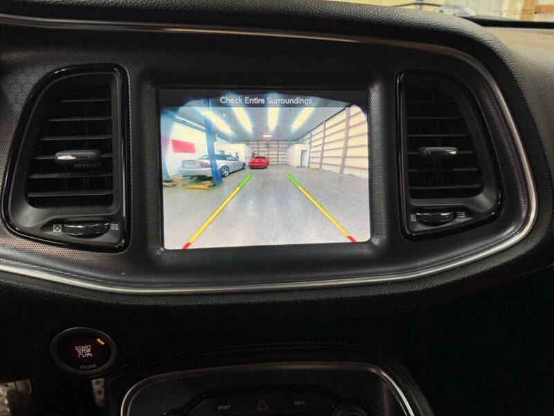 2016 Dodge Challenger 392 HEMI Scat Pack Shaker