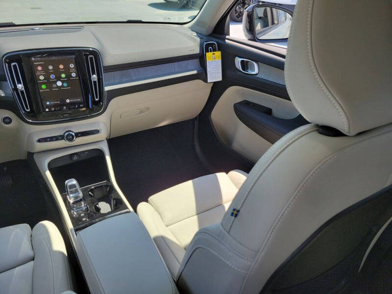 2026 Volvo XC40 B5 Plus