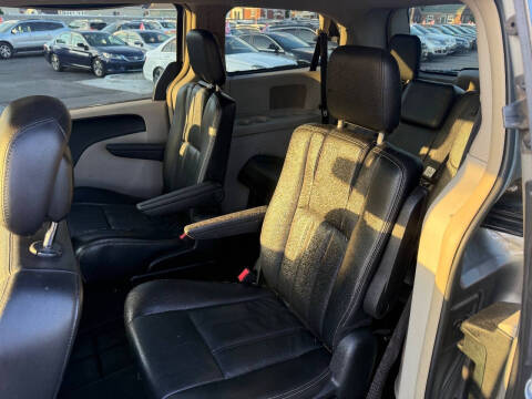 2014 Chrysler Town and Country Touring