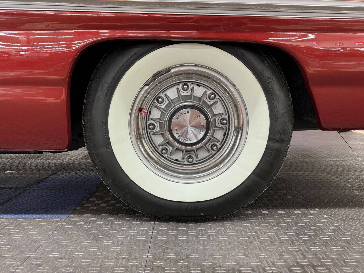 1961 Pontiac Bonneville 24