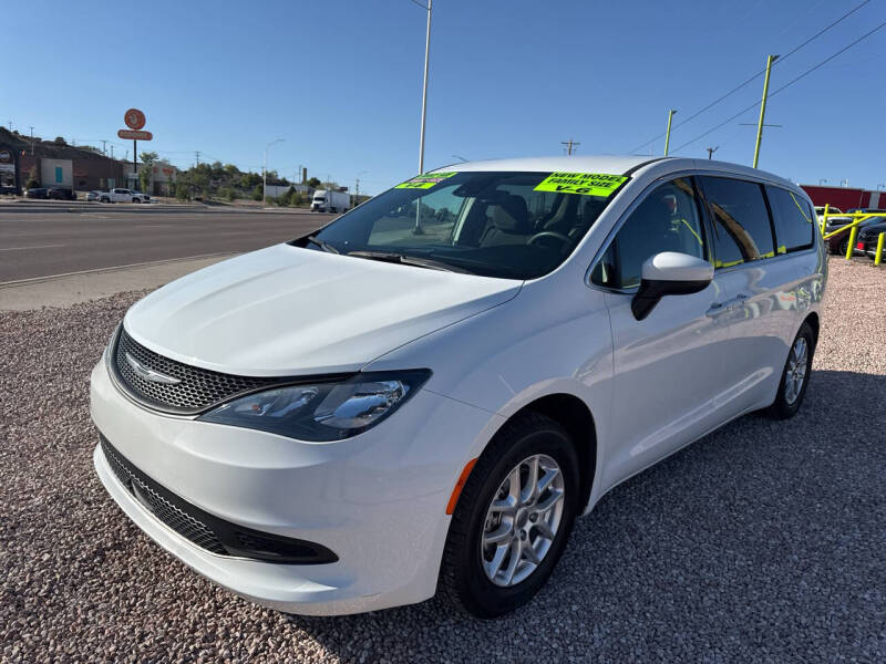 2023 Chrysler Voyager LX