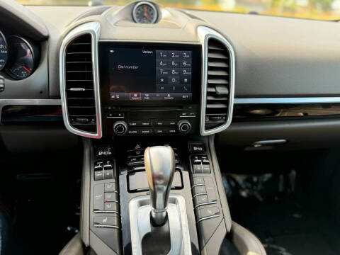 2017 Porsche Cayenne Platinum Edition