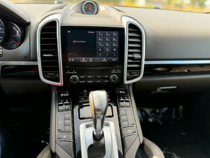 2017 Porsche Cayenne Platinum Edition