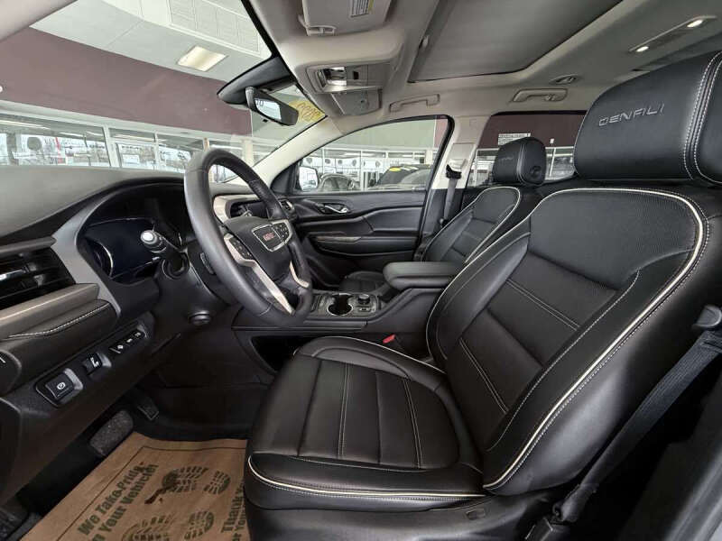 2022 GMC Acadia Denali