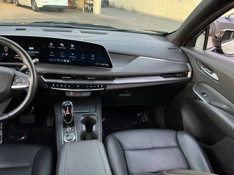 2024 Cadillac XT4 Premium Luxury