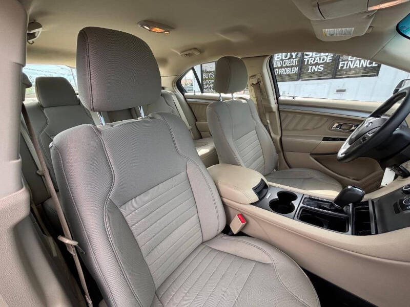 2018 Ford Taurus SE