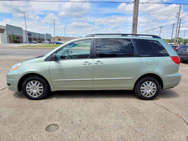 Image 5 of 2009 Toyota Sienna CE 7-Passenger