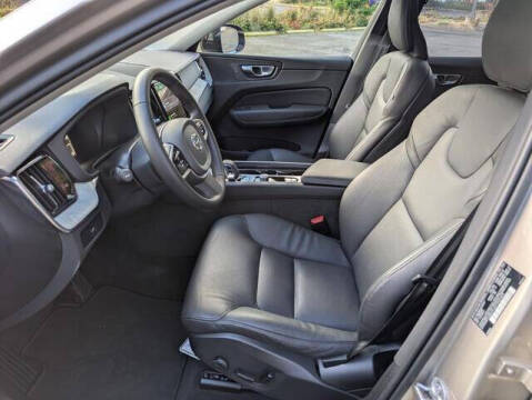 2025 Volvo XC60 B5 Plus Dark Theme