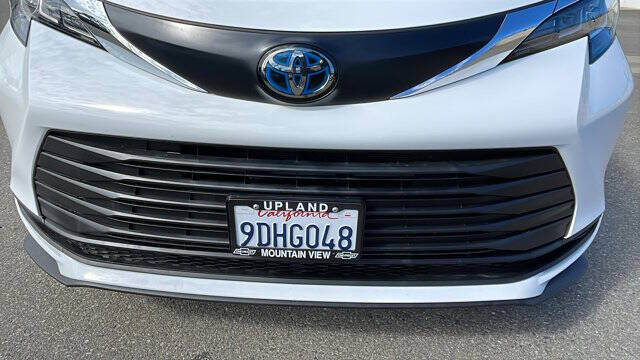 2022 Toyota Sienna LE 8-Passenger