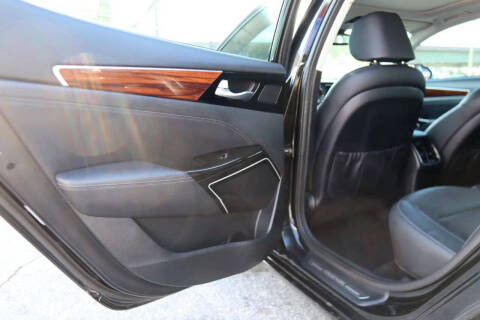 2017 Kia Cadenza Technology