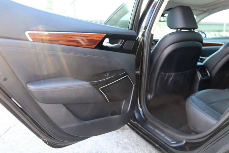 2017 Kia Cadenza Technology