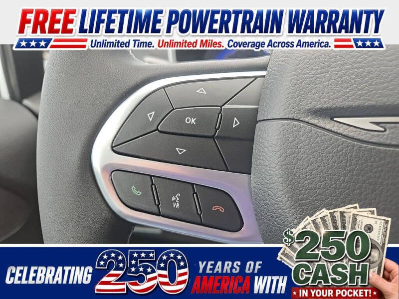 2027 Chrysler Pacifica Select