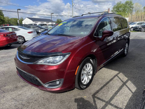 2017 Chrysler Pacifica Touring-L