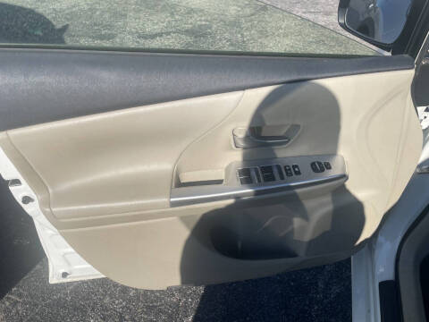 2013 Toyota Prius v Five