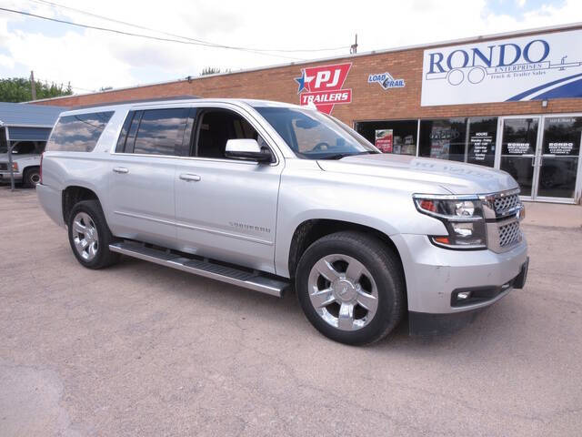 Used 2017 Chevrolet Suburban LT with VIN 1GNSKHKC8HR347664 for sale in Sycamore, IL