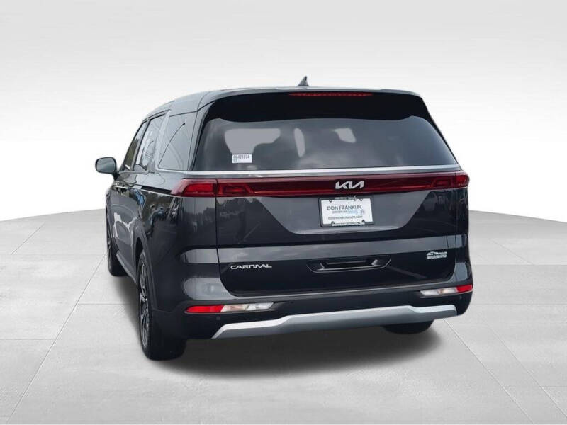 2024 Kia Carnival EX