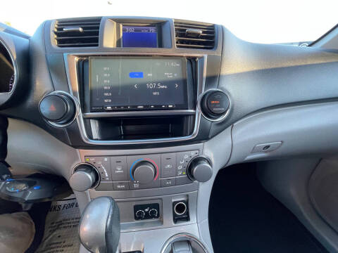 2013 Toyota Highlander SE