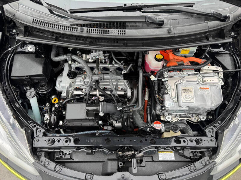 2016 Toyota Prius c Persona Special Edition