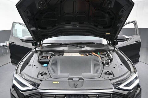 2022 Audi e-tron quattro Premium Plus