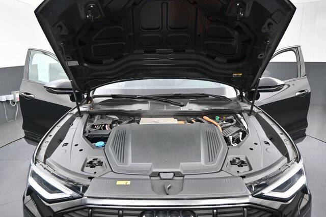 2022 Audi e-tron quattro Premium Plus