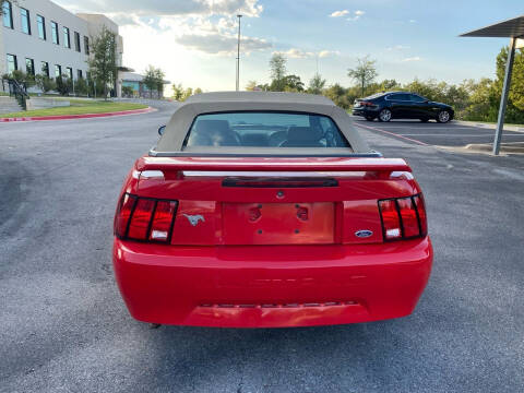 2004 Ford Mustang Deluxe
